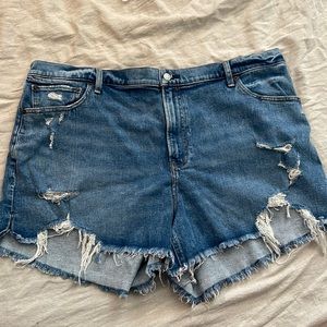 Abercrombie and Fitch The 4” Mom Short (High Rise)
